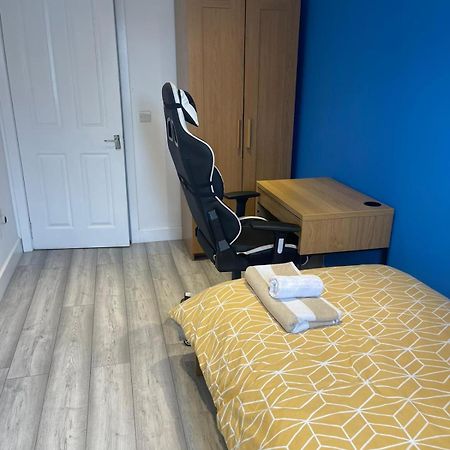 One Bedroom In Spacious Bungalow, Free Parking & Private Entrance 爱丁堡 外观 照片