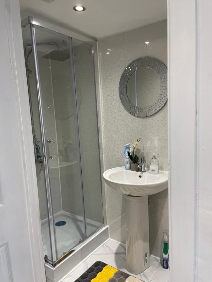 One Bedroom In Spacious Bungalow, Free Parking & Private Entrance 爱丁堡 外观 照片