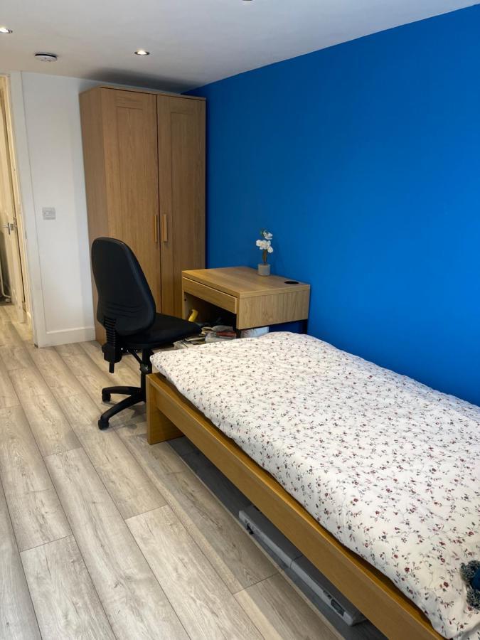 One Bedroom In Spacious Bungalow, Free Parking & Private Entrance 爱丁堡 外观 照片