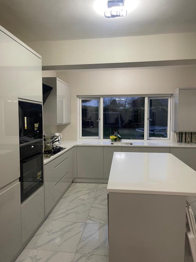 One Bedroom In Spacious Bungalow, Free Parking & Private Entrance 爱丁堡 外观 照片