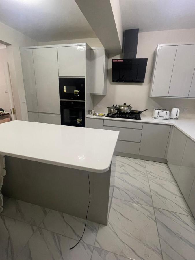 One Bedroom In Spacious Bungalow, Free Parking & Private Entrance 爱丁堡 外观 照片
