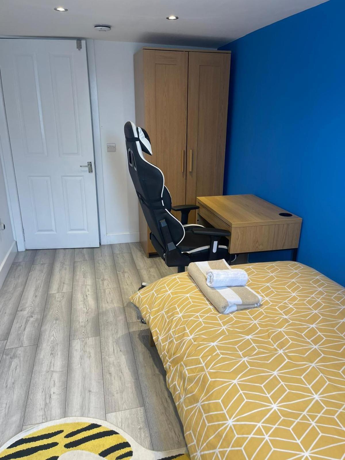 One Bedroom In Spacious Bungalow, Free Parking & Private Entrance 爱丁堡 外观 照片